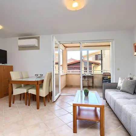 Nina I Seaside Escape Apartment Medulin